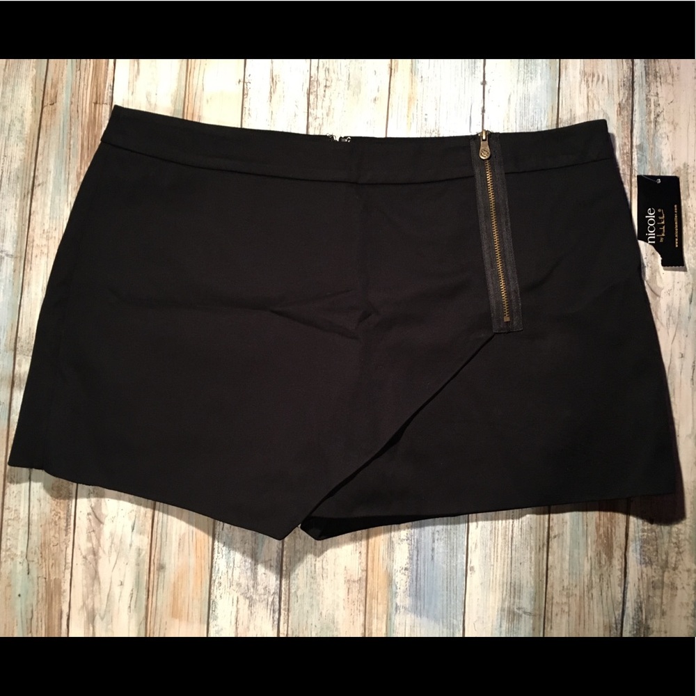 Nicole by Nicole Miller black skort size 12